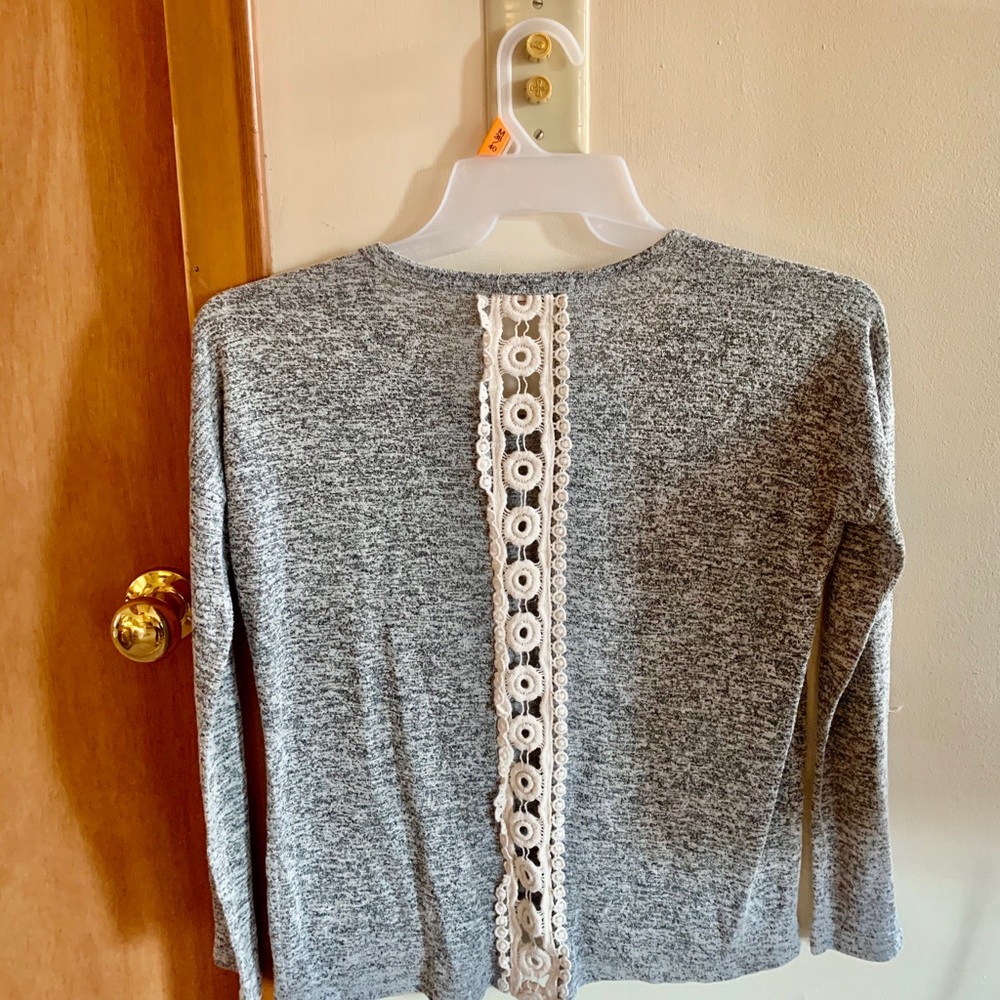 Forever 21 long sleeves top w/  embroidery design